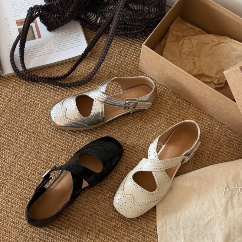 Women Shoes Elegant - Retro Floral Carving Flat Bottom Mary